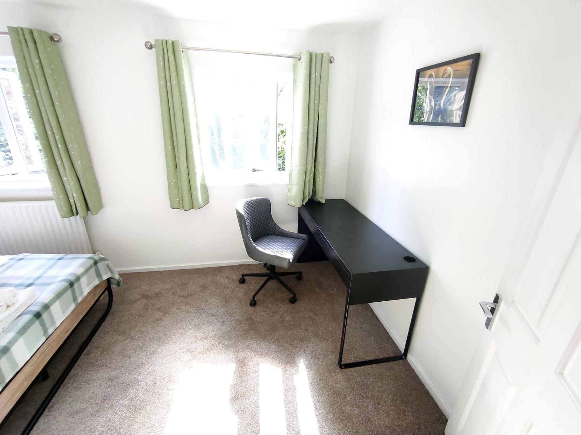 The Swans - Two-Bedroom City Centre House With Parking Оксфорд Екстериор снимка